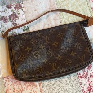 Authentic Louis Vuitton pochette